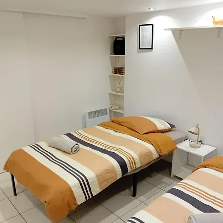 Sous-sol Amenage Equipe Avec Jardin & Parking *
