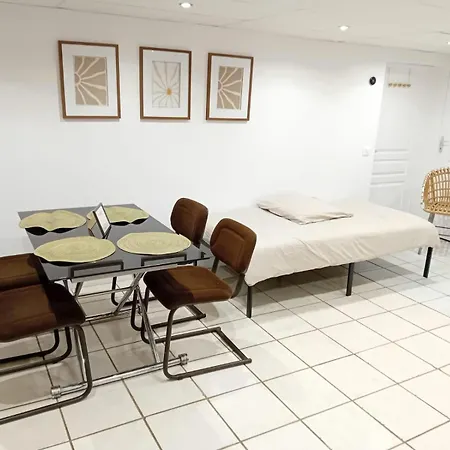 Sous-sol Amenage Equipe Avec Jardin & Parking Апартаменты