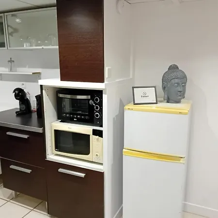 Sous-sol Amenage Equipe Avec Jardin & Parking *