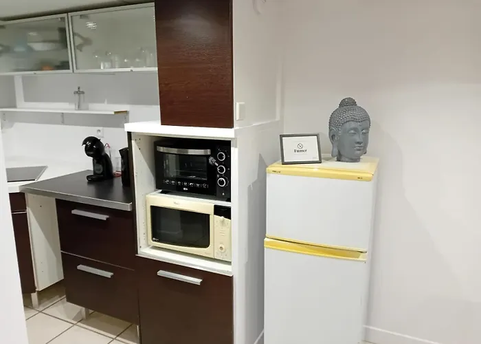 Sous-sol Amenage Equipe Avec Jardin & Parking *